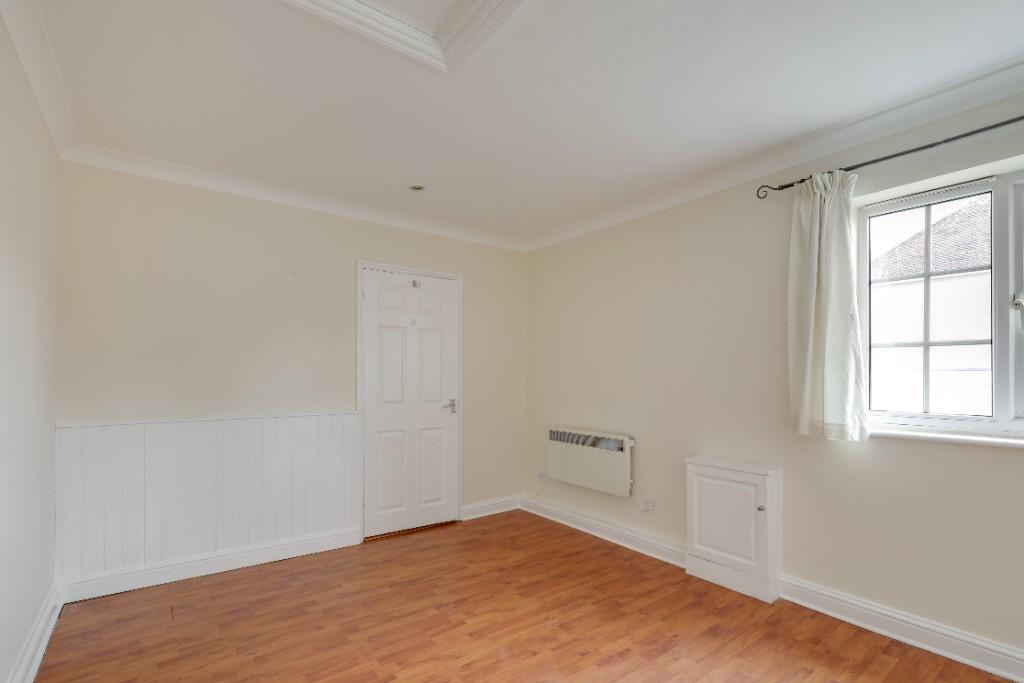 2 bedroom ground floor for sale in Fishers Green Road