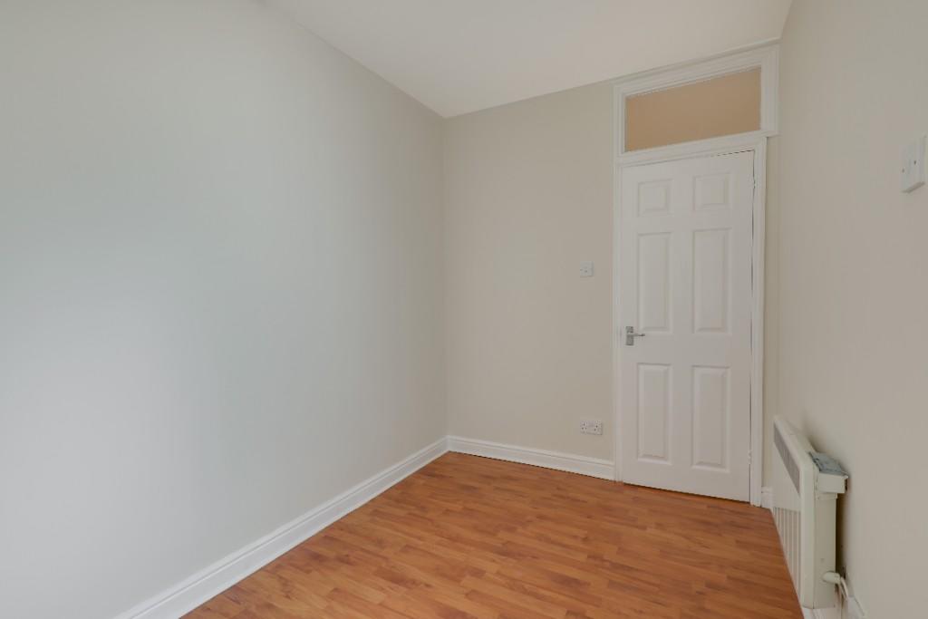 2 bedroom ground floor for sale in Fishers Green Road