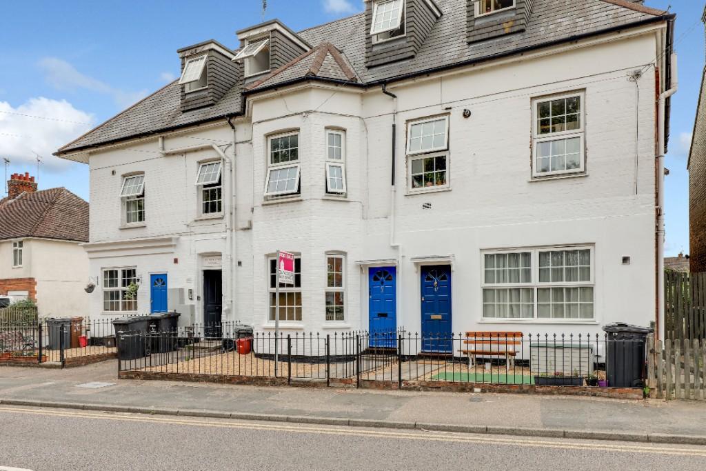 2 bedroom ground floor for sale in Fishers Green Road