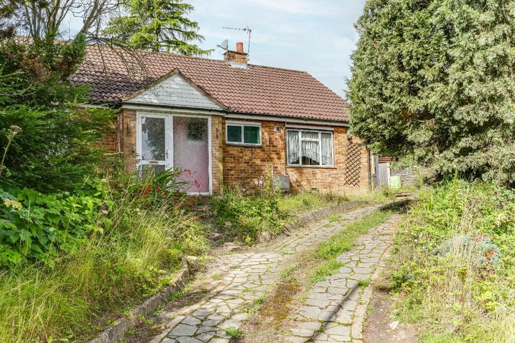 3 bedroom detached bungalow for sale in Stevenage Road, Knebworth, Hertfordshire, SG3