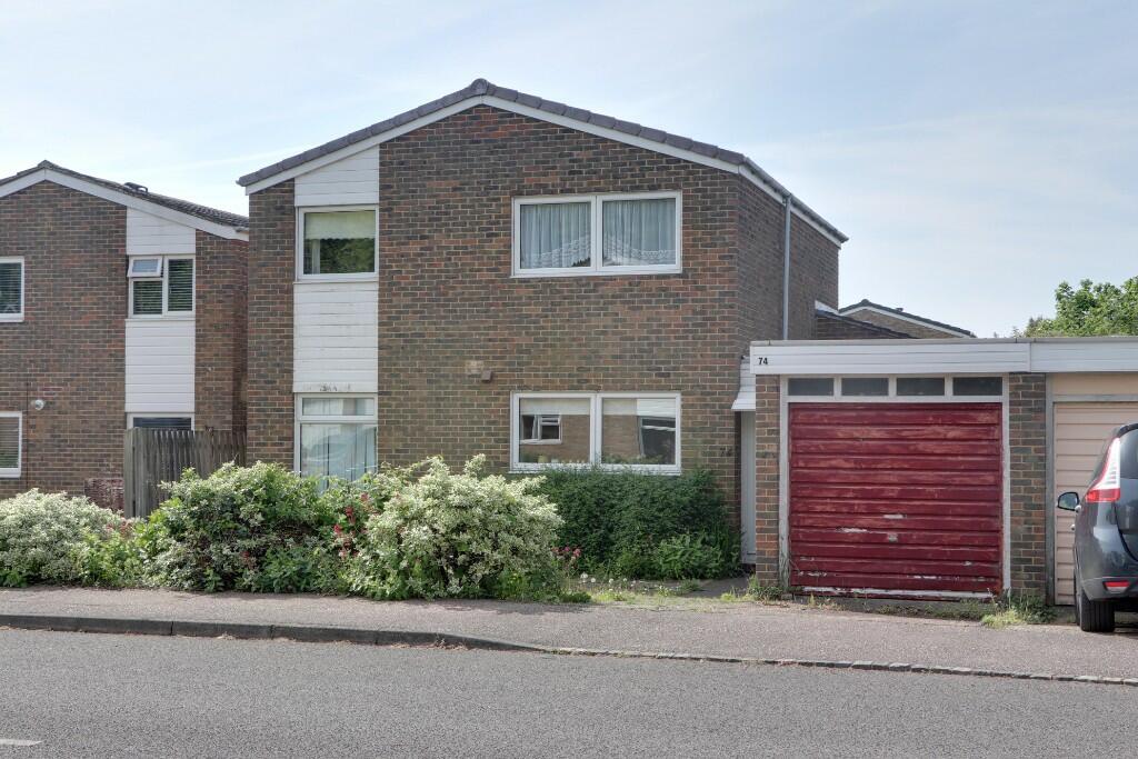 4 bedroom detached house for sale in Lingfield Road, Stevenage
