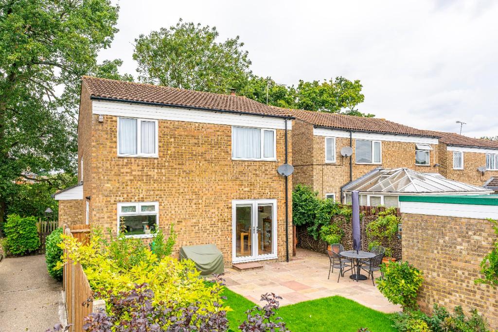 3 bedroom detached house for sale in Sheringham Avenue, Stevenage