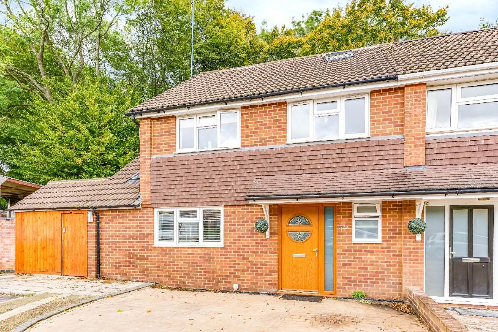 4 bedroom semidetached house for sale in Taywood Close, Stevenage