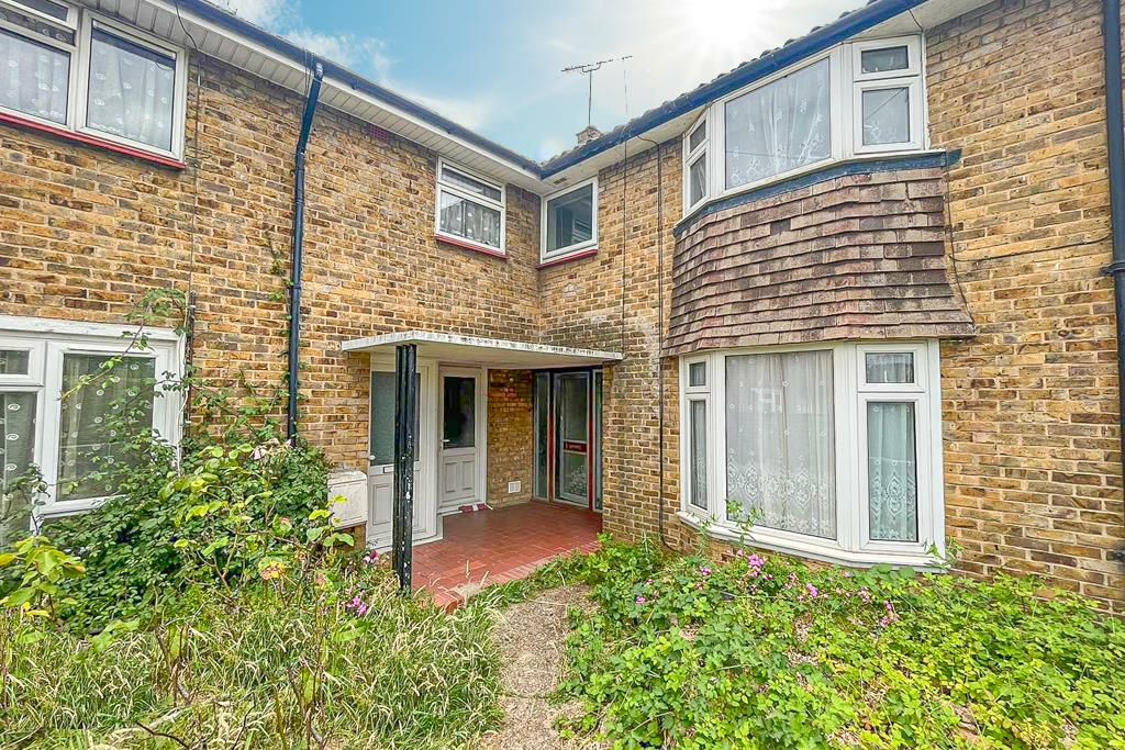 3 bedroom semidetached house for rent in Bunters Avenue, Shoeburyness, SS3