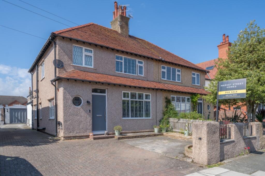 3 bedroom semidetached house for sale in Sandlea Park, CH48