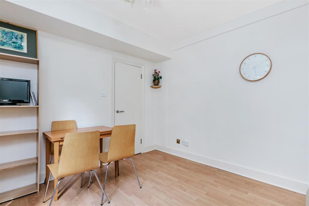 1 bedroom flat for sale in Chelsea Cloisters, Sloane Avenue, Chelsea