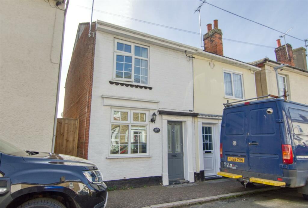 2 bedroom house for rent in New Street, Brightlingsea, CO7