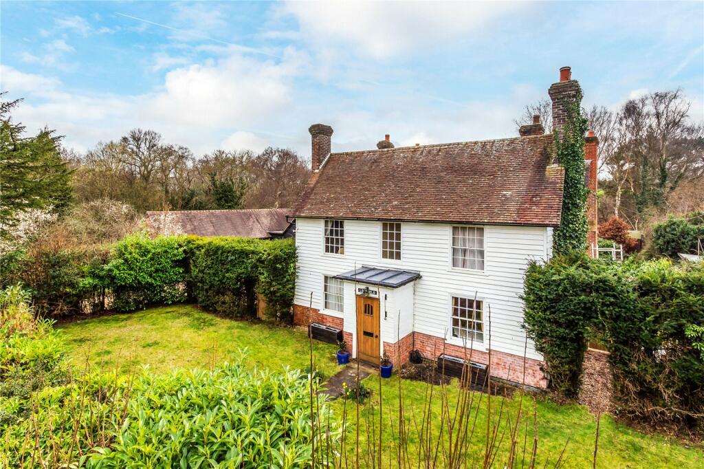 5 bedroom detached house for sale in Bayham Road, Bells Yew Green