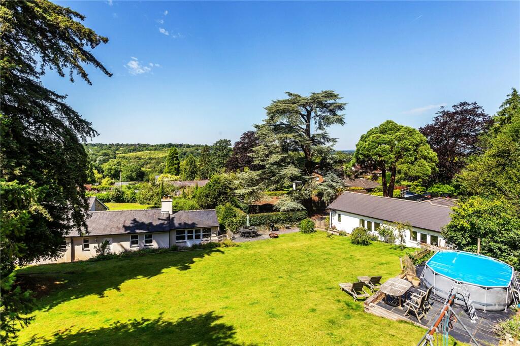 6 bedroom link detached house for sale in Downside Court, Downs Lane