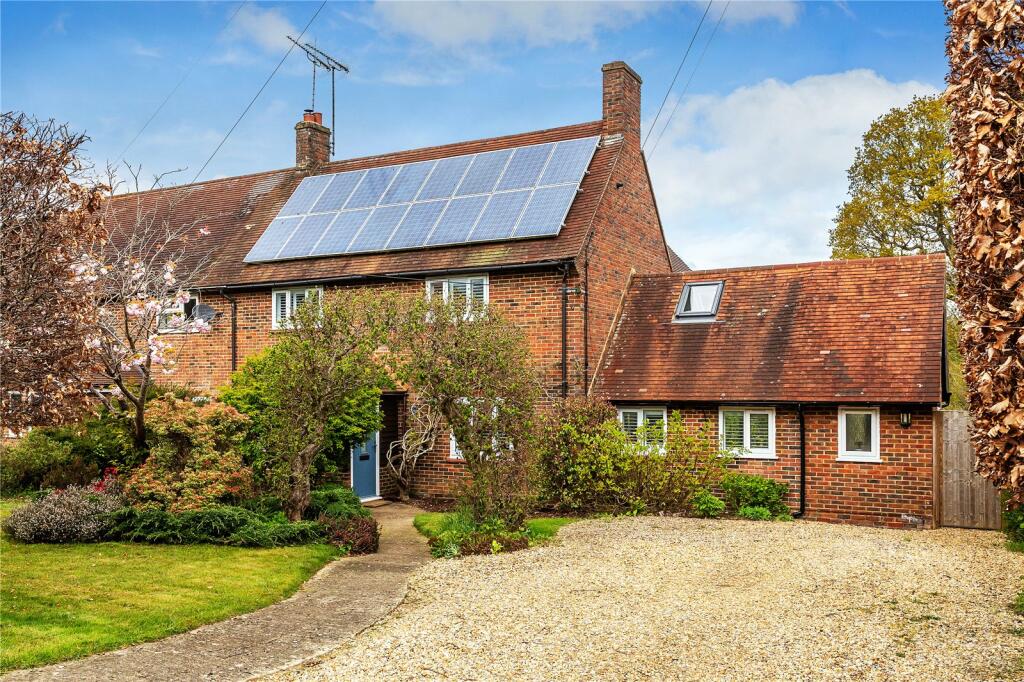 3 bedroom semidetached house for sale in Turners Mead, Chiddingfold
