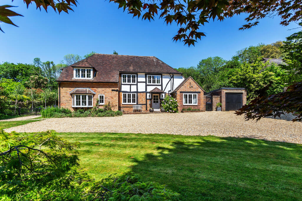 4 bedroom detached house for sale in Lynwick Street, Rudgwick, Horsham