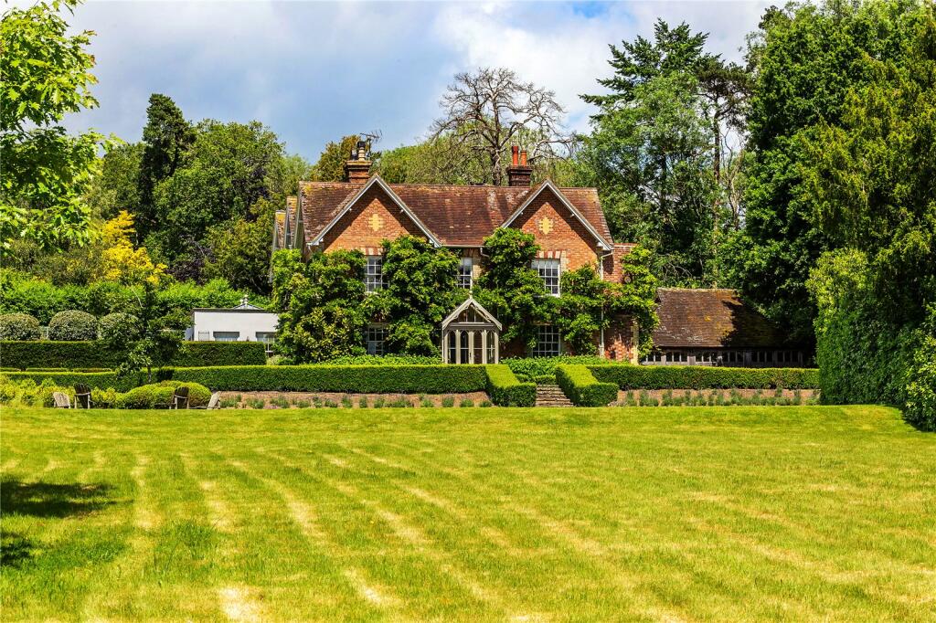 5 bedroom detached house for sale in Broome Hall Road, Coldharbour