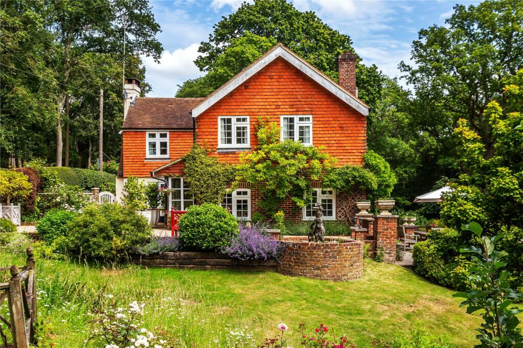 4 bedroom detached house for sale in Weare Street, Ockley, Dorking