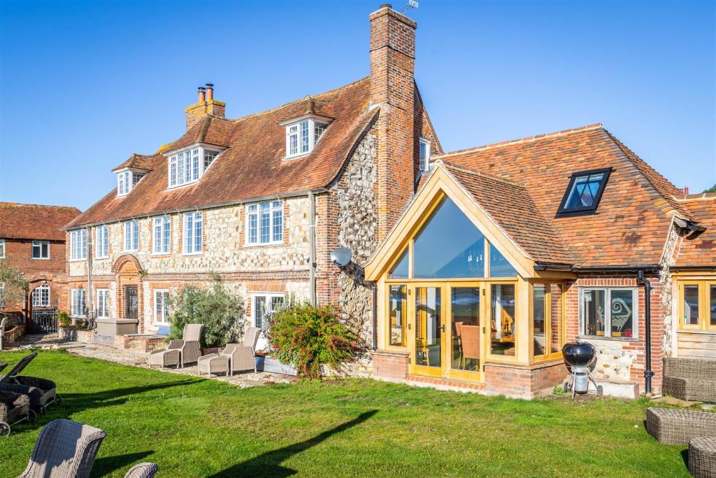 6 bedroom detached house for sale in Bosham Lane, Bosham, Chichester, PO18