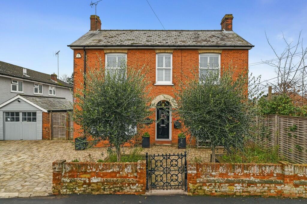 5 bedroom detached house for sale in Pretoria Road, Halstead, Essex, CO9