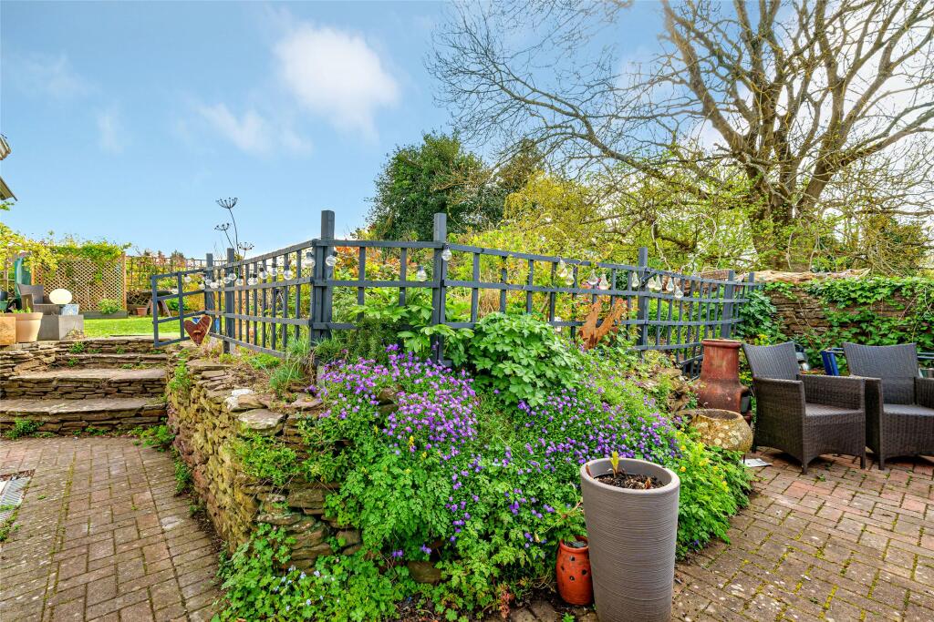 4 bedroom semidetached house for sale in Pye Corner, Hambrook, Bristol, Gloucestershire, BS16