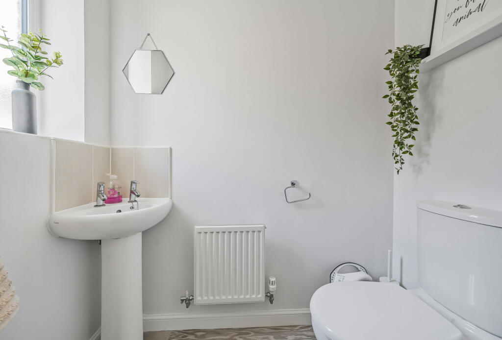 3 bedroom semidetached house for sale in Wylington Road, Frampton