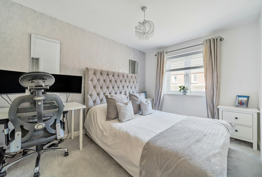 3 bedroom semidetached house for sale in Wylington Road, Frampton