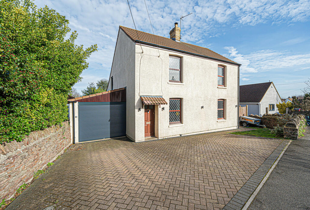 3 bedroom detached house for sale in Down Road, Winterbourne Down