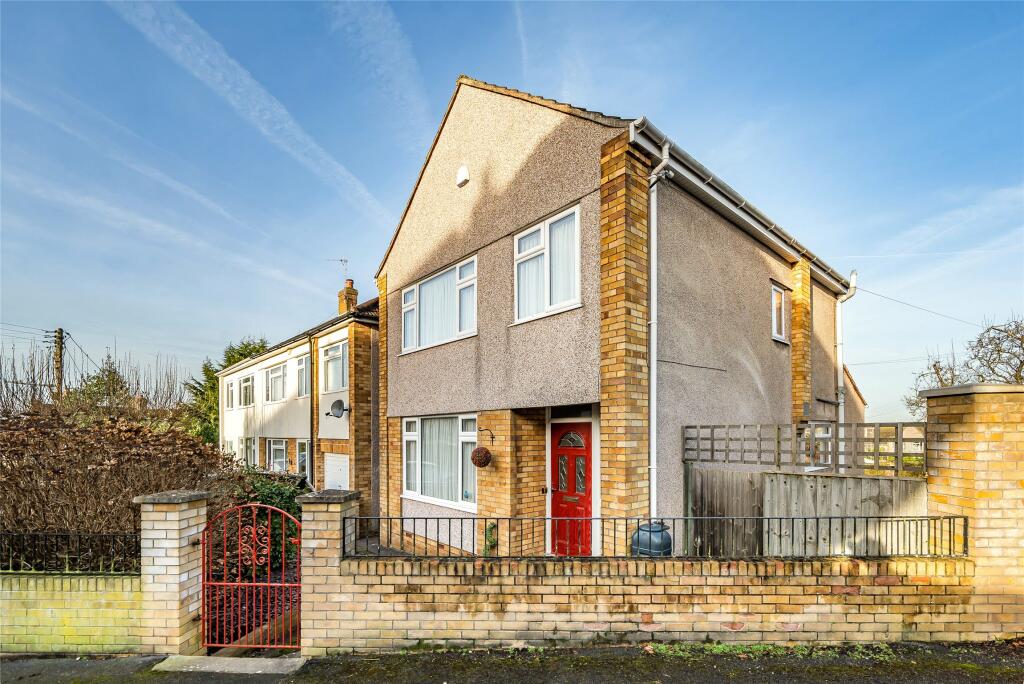 3 bedroom detached house for sale in South View, Frampton Cotterell, Bristol, Gloucestershire, BS36