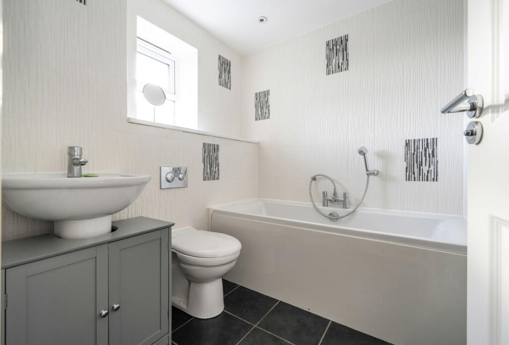 Additional property image - Oak Leaze, Patchway, Bristol, Gloucestershire, BS34