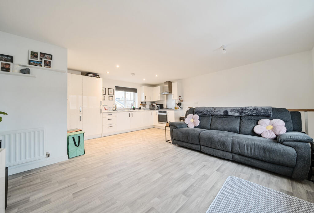 Additional property image - Pear Tree Leaze, Patchway, Bristol, Gloucestershire, BS34