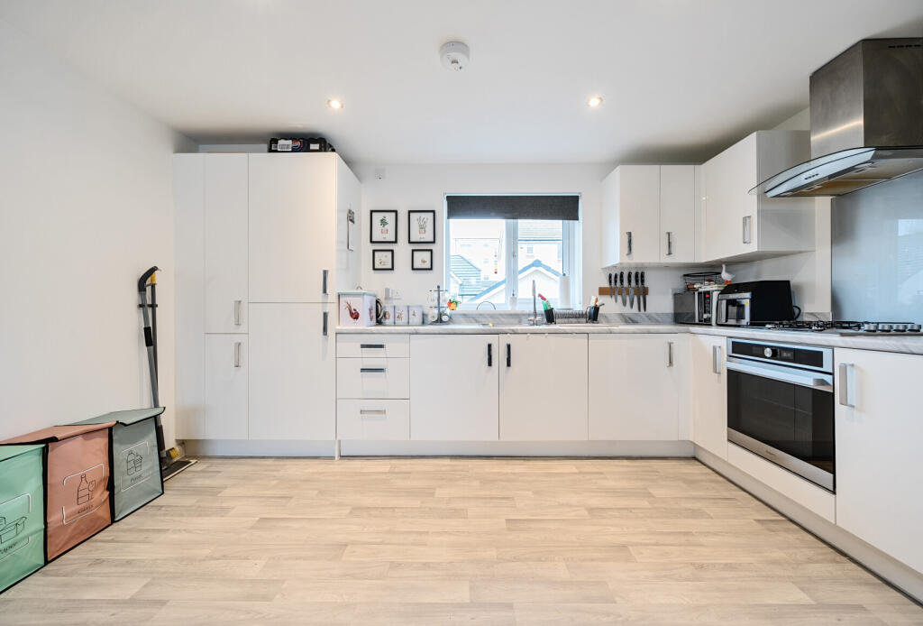 Additional property image - Pear Tree Leaze, Patchway, Bristol, Gloucestershire, BS34