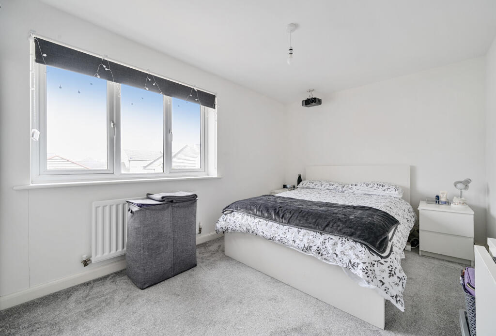 Additional property image - Pear Tree Leaze, Patchway, Bristol, Gloucestershire, BS34