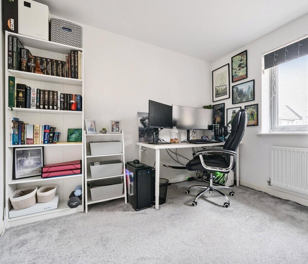 Additional property image - Pear Tree Leaze, Patchway, Bristol, Gloucestershire, BS34
