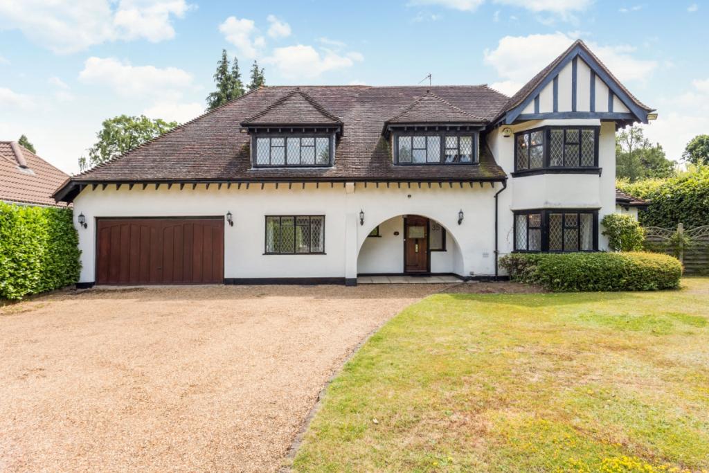 4 bedroom detached house for rent in Ashley Road WaltononThames KT12