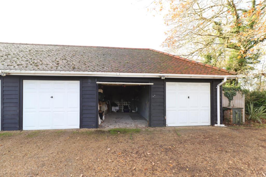 2 bedroom semidetached bungalow for sale in BUNGALOW... Cottered