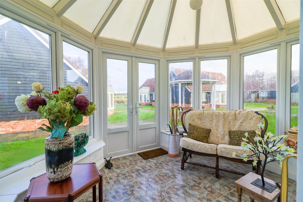 2 bedroom semidetached bungalow for sale in BUNGALOW... Cottered