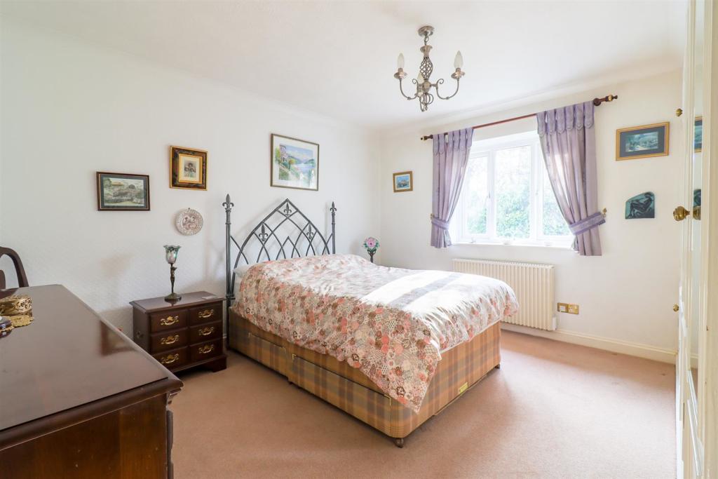 2 bedroom semidetached bungalow for sale in BUNGALOW... Cottered