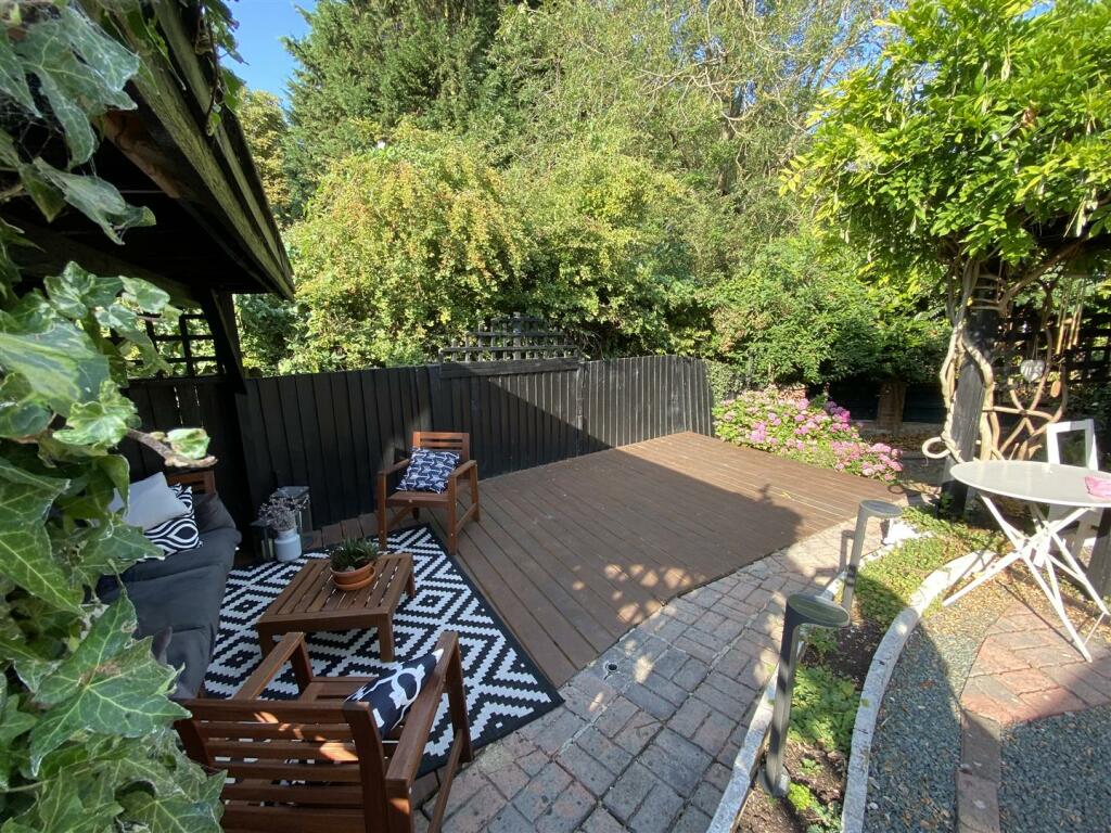 3 bedroom end of terrace house for sale in Downhall Ley, Buntingford, SG9
