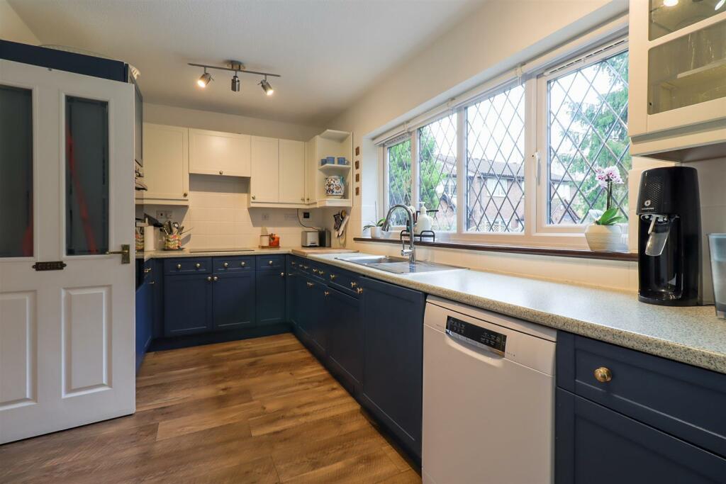 3 bedroom end of terrace house for sale in Downhall Ley, Buntingford, SG9