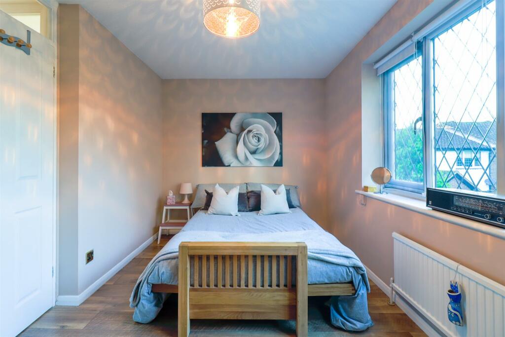 3 bedroom end of terrace house for sale in Downhall Ley, Buntingford, SG9