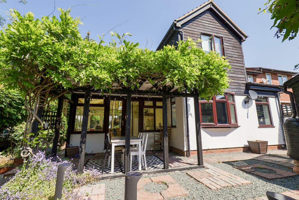 3 bedroom end of terrace house for sale in Downhall Ley, Buntingford, SG9