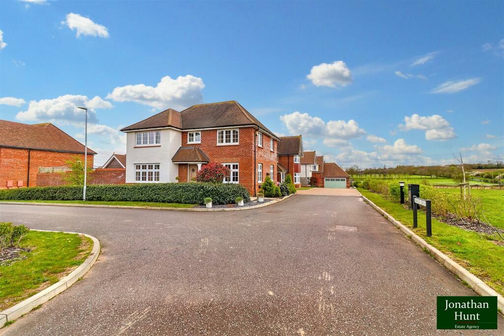 4 bedroom detached house for sale in Baker Drive, Buntingford, SG9