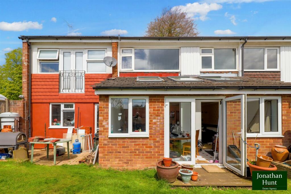 4 bedroom end of terrace house for sale in Monks Walk, Buntingford, SG9