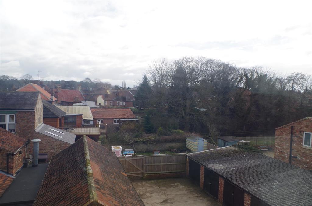 2 bedroom flat for sale in Fishergate, Boroughbridge, York, YO51