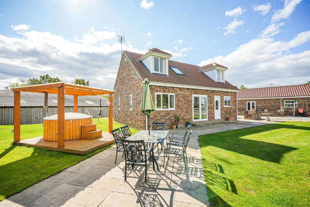 7 bedroom house for sale in Arkendale Road, Ferrensby, Knaresborough, HG5