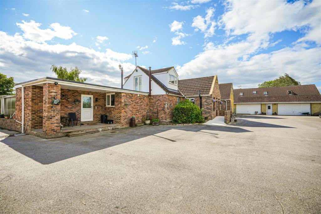 7 bedroom house for sale in Arkendale Road, Ferrensby, Knaresborough, HG5