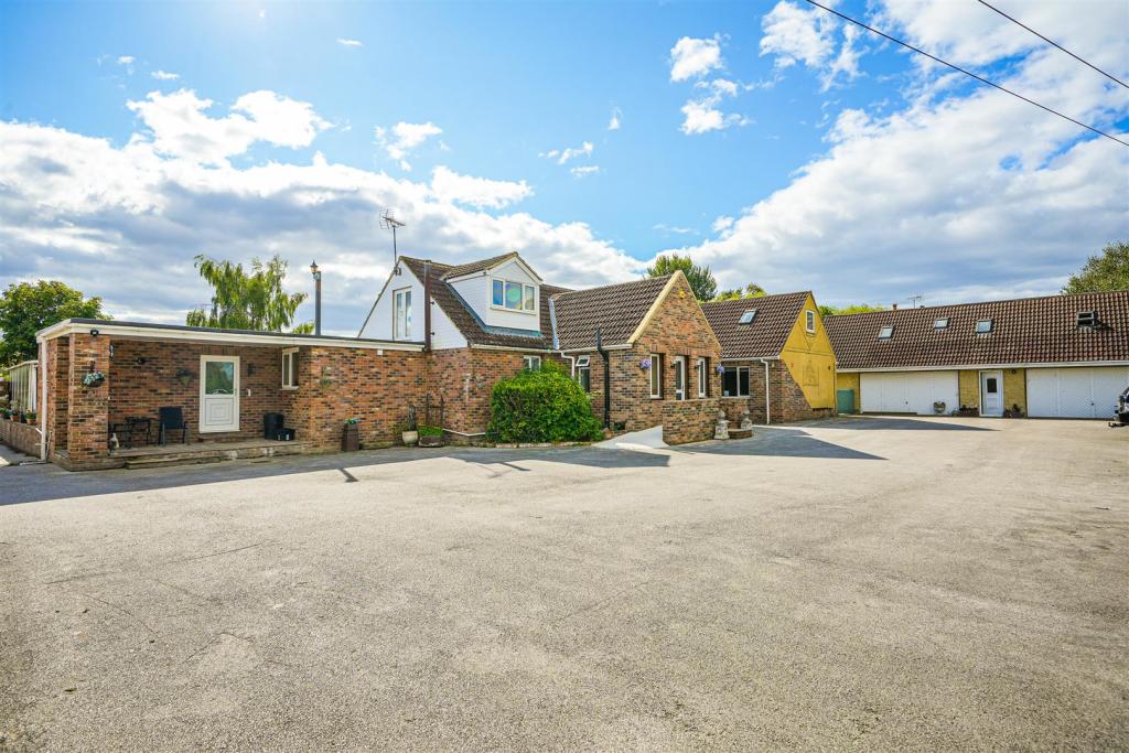 7 bedroom house for sale in Arkendale Road, Ferrensby, Knaresborough, HG5