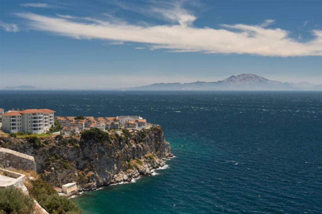 5 bedroom apartment for sale in Buena VIsta Park VIllas, GIbraltar
