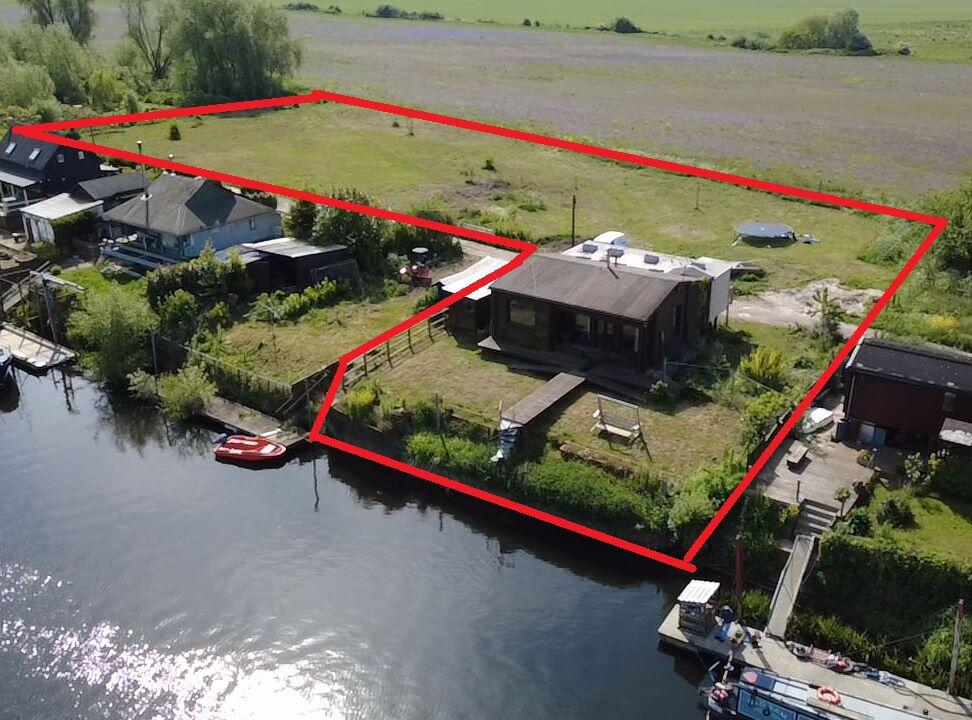 Main image of property: Prickle Pin Lodge, Trent Side, Barton-in-Fabis, Nottingham, NG11 0BL