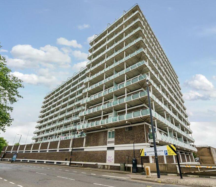 Main image of property: Flat 1017 Northampton House, Wellington Street, Northampton, NN1 3ND