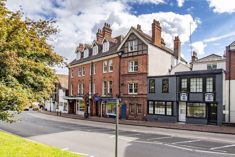 Main image of property: 2 Bedroom Apartment, London Road, Tunbridge Wells