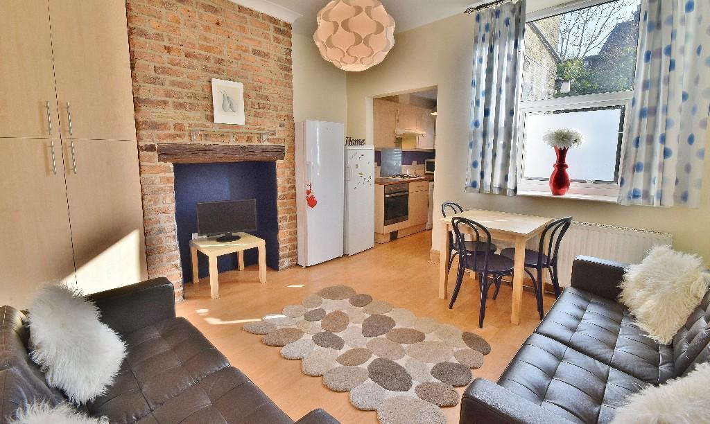 Main image of property: 5 BED STUDENT HOUSE SHARE - BROOMHILL