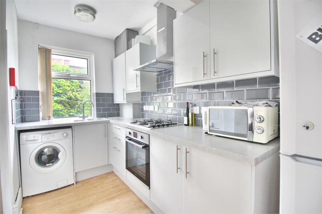 Main image of property: 26 Spring House Road, Sheffield