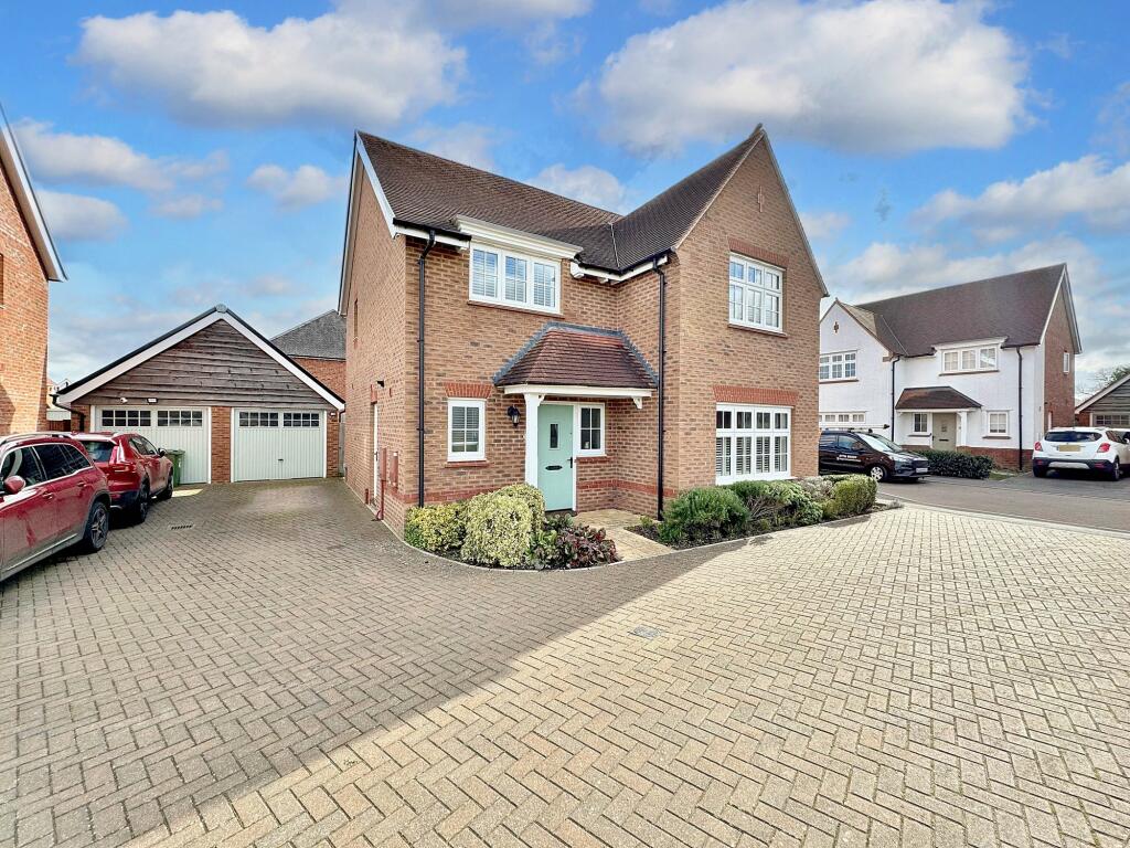 4 bedroom detached house for sale in Asquith Park, Sutton Courtenay, OX14